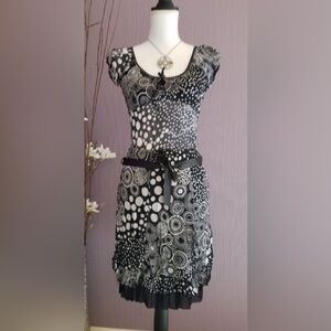 European Fashion Black & White Print Skirt & Blouse Belted Set Made in France